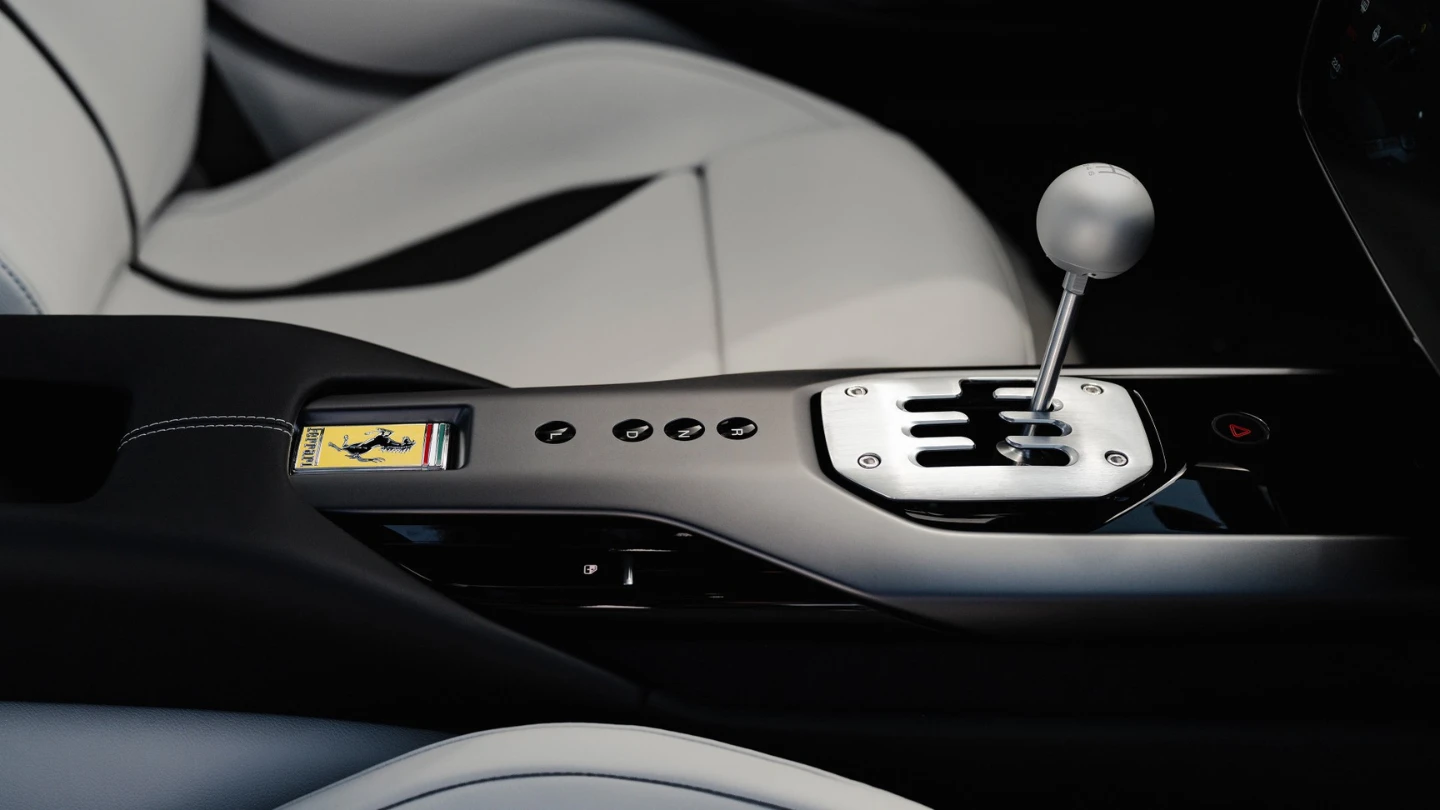 Ferrari 12Cilindri Manuale interior manual gearbox 2