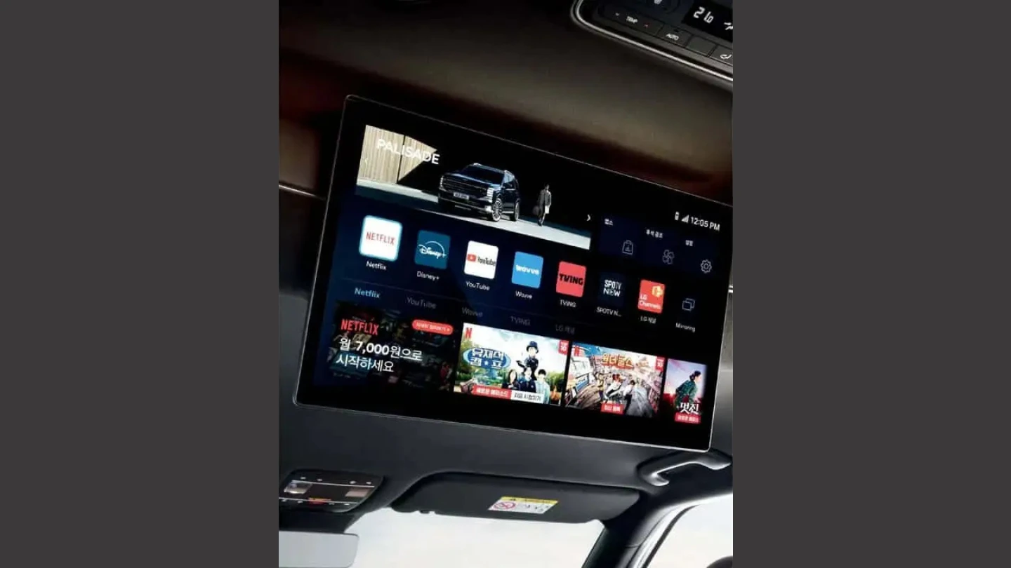 Hyundai Palisade High Roof interior ceiling smart screen
