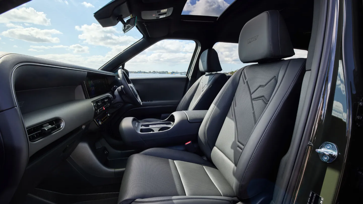 Hyundai Palisade XRT Pro interior first row seats
