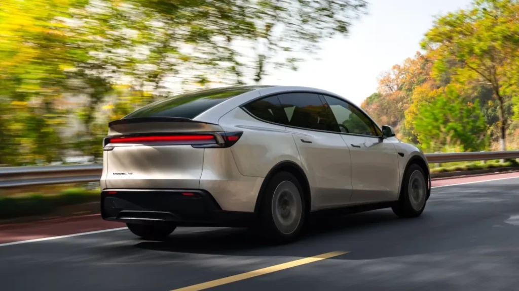 Tesla Model Y L 6 seat