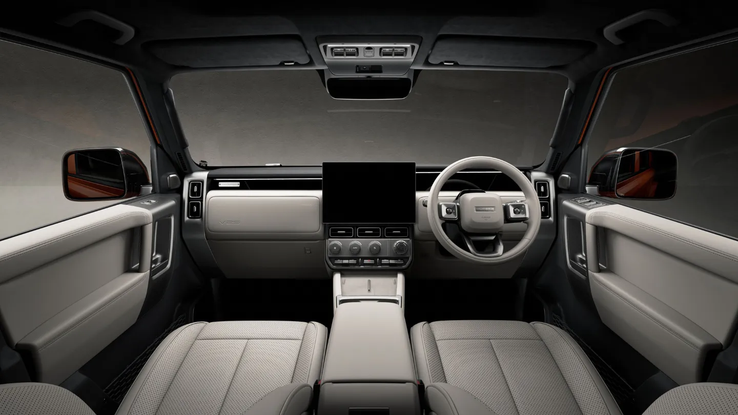 iCaur V25 SUV interior cockpit