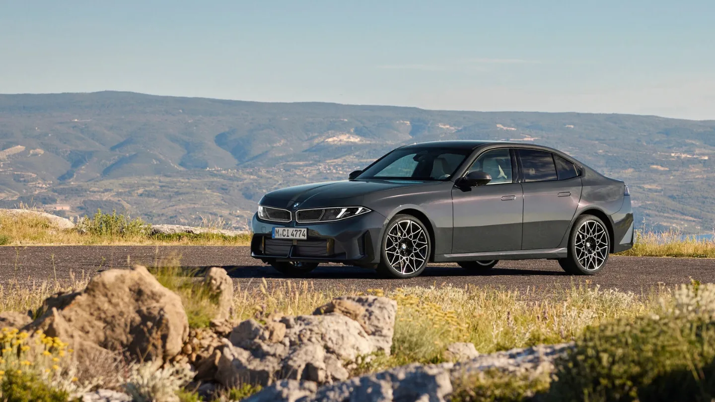 2027 BMW 320 petrol MHEV exterior front side