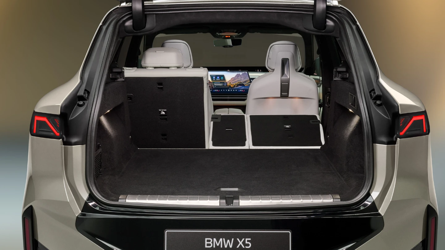 2027 BMW X5 boot space