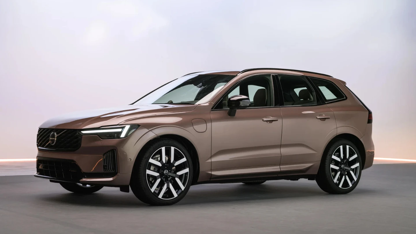 2027 Volvo XC60 PHEV SUV exterior front side