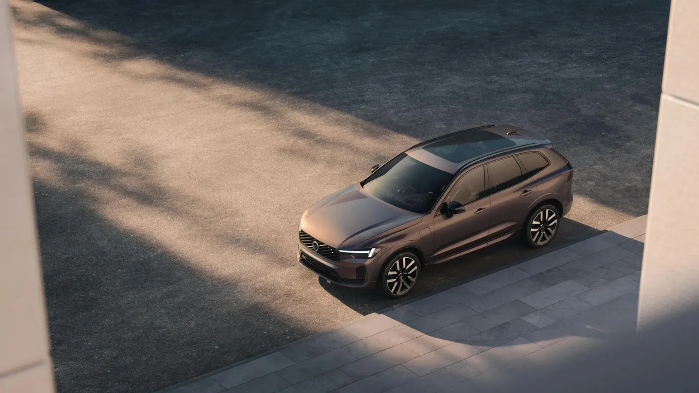 2027 Volvo XC60 PHEV SUV exterior