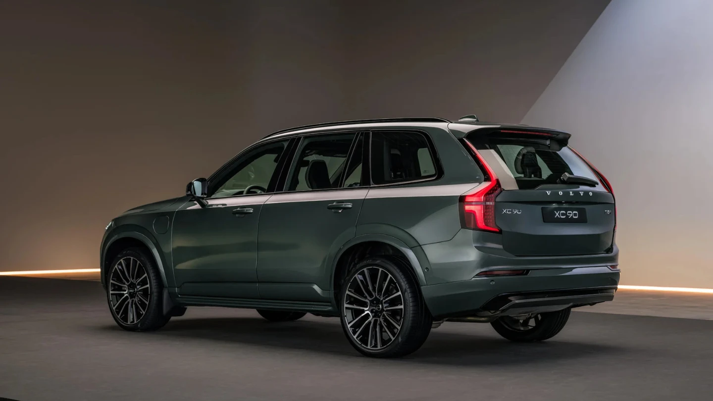 2027 Volvo XC90 PHEV SUV exterior rear side