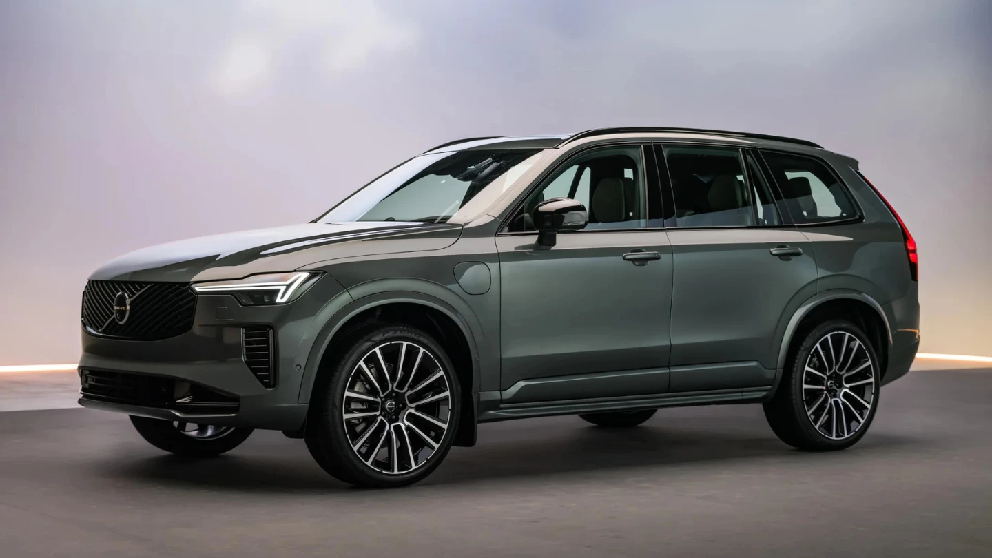 2027 Volvo XC90 PHEV SUV exterior front side