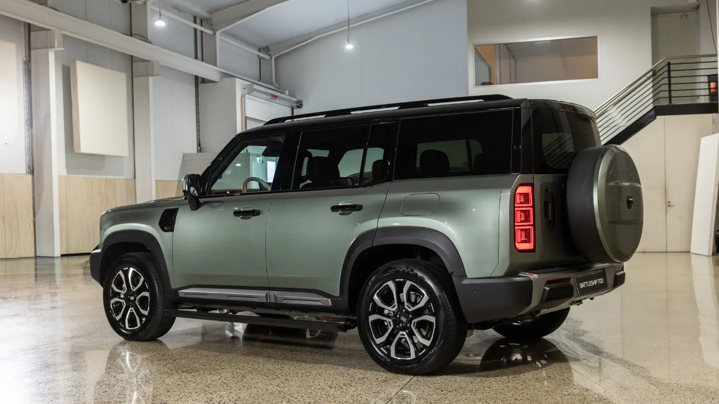 Geely Battleship 700 large SUV exterior side