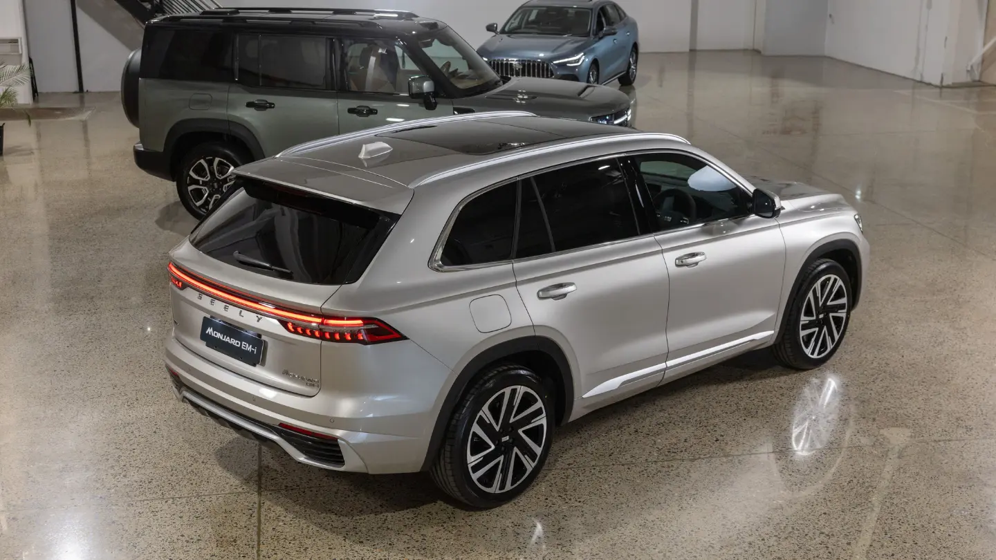 Geely Monjaro EM-i SUV exterior rear