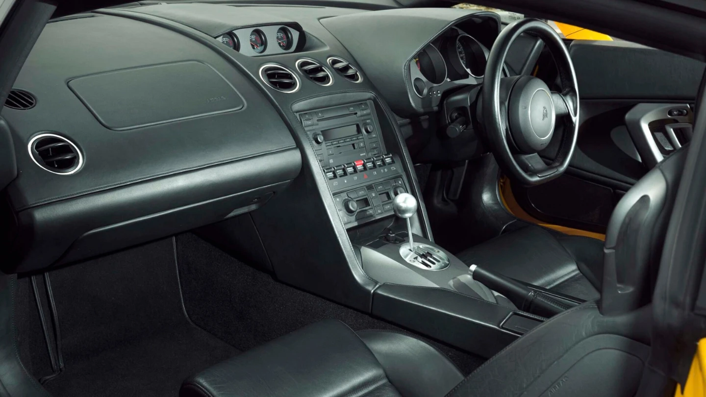 Lamborghini Gallardo interior manual gearbox