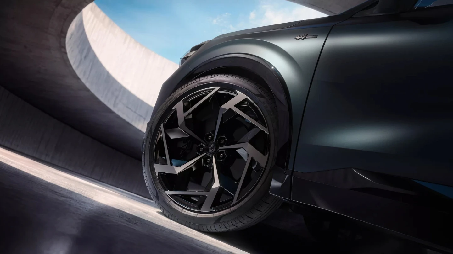 Renault Rafale Hypnotic limited edition europe exterior alloy wheel design