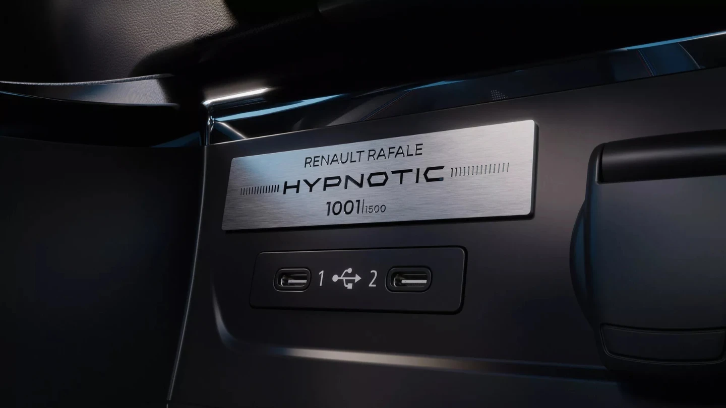 Renault Rafale Hypnotic limited edition europe exterior numbered limited edition badge
