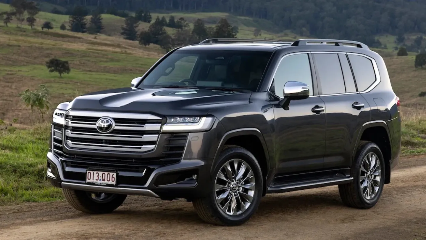 Toyota LandCruiser 300 exterior design