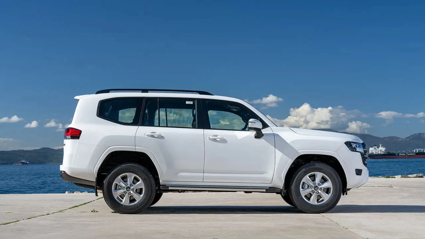 Toyota LandCruiser 300 exterior side view