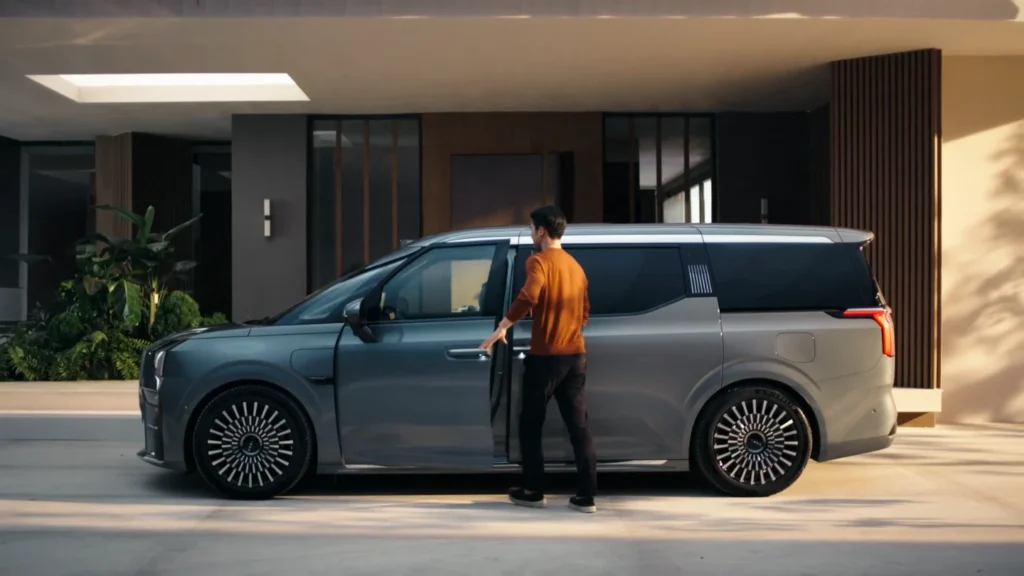 Zeekr 009 MPV electric luxury people mover