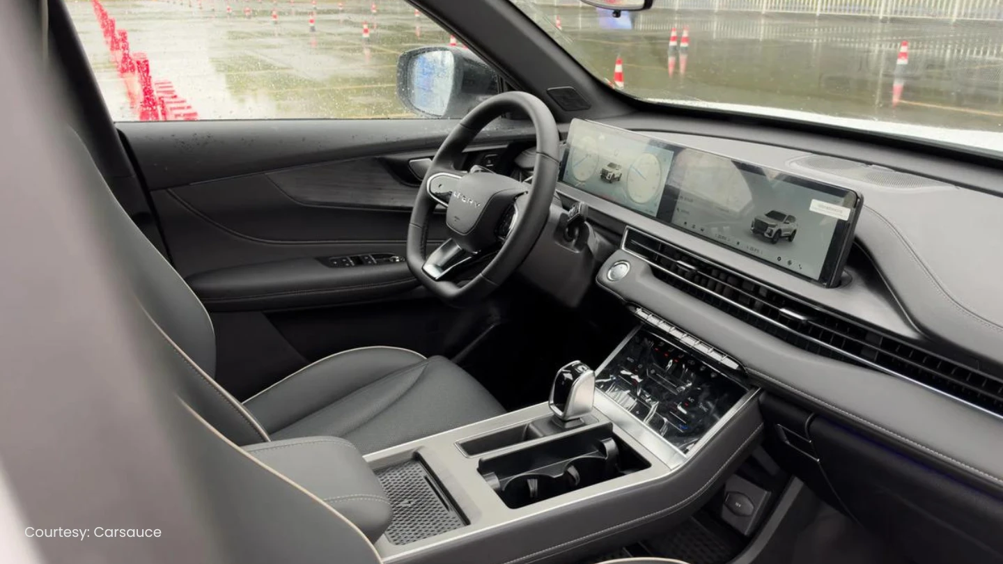 2027 Chery Tiggo 4 Hybrid SUV interior