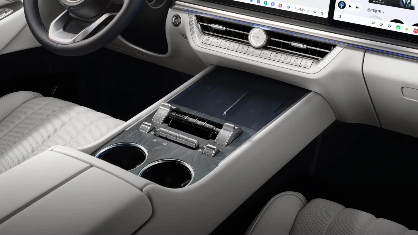 2027 GWM Tank 500 Chinese model interior centre console