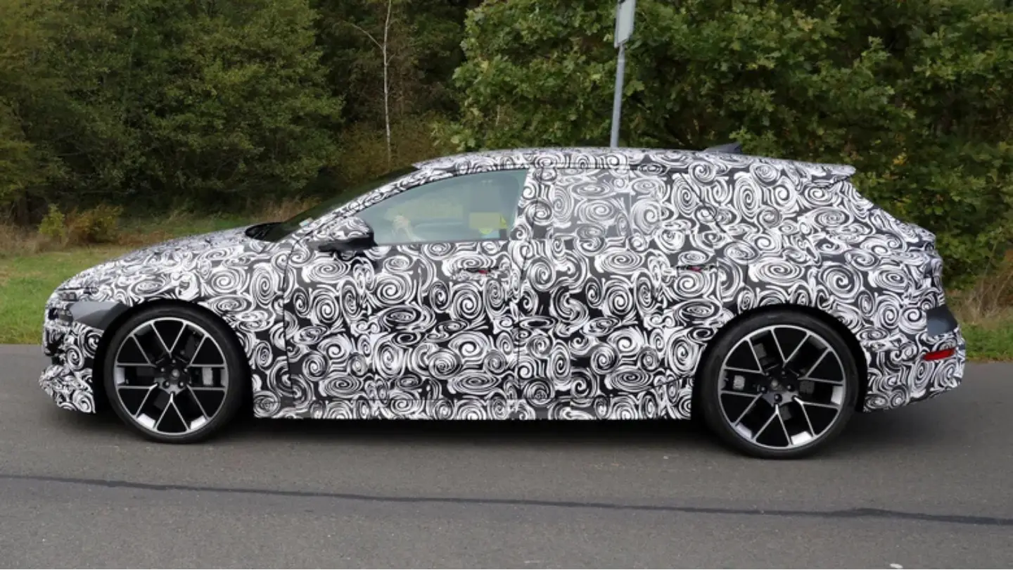 Audi S6 Avant E-Tron Performance test mule spotted side