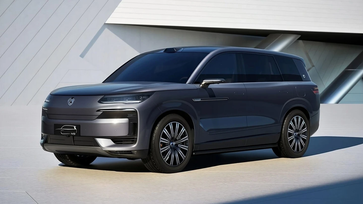 BYD Denza N9 flagship PHEV SUV China exterior front side