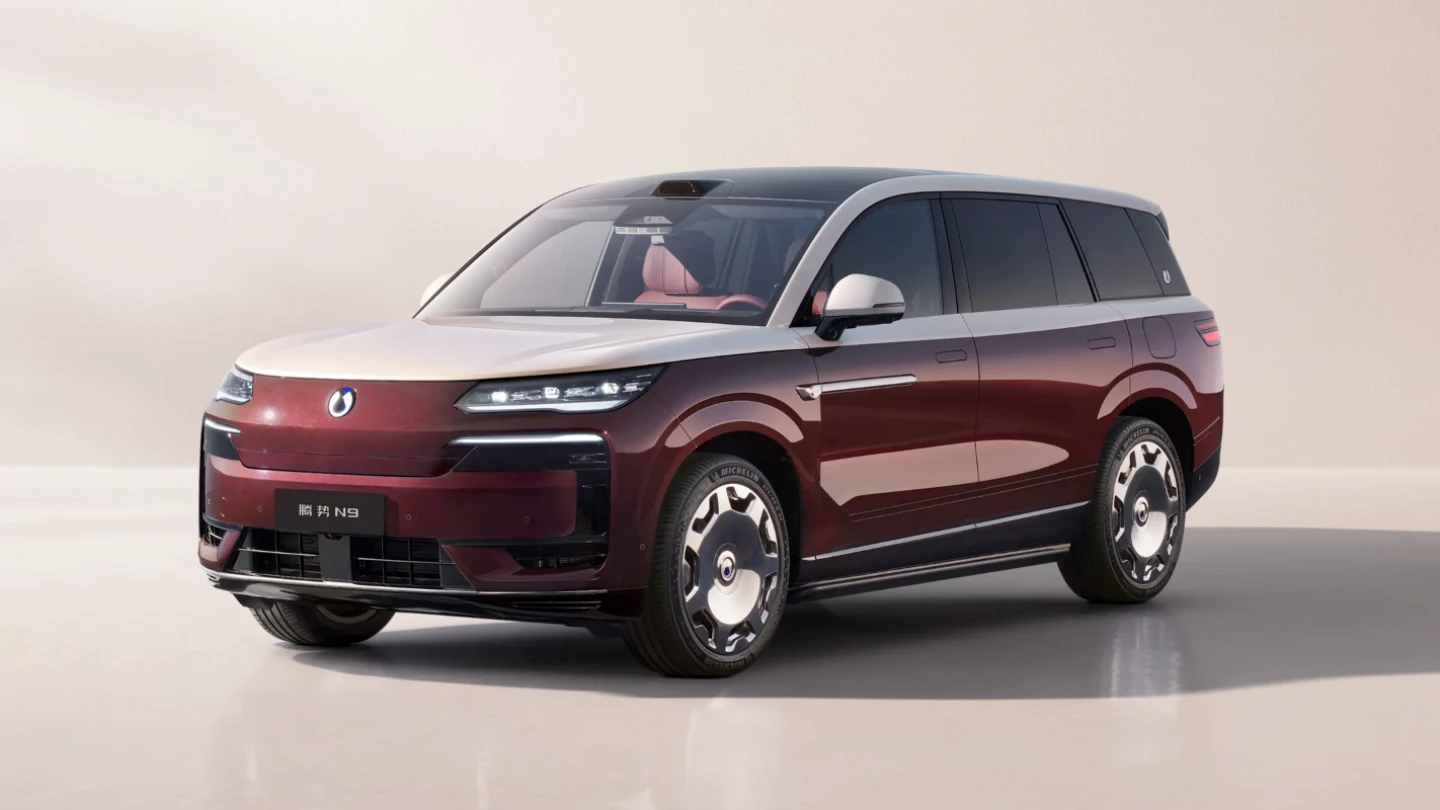 BYD Denza N9 flagship PHEV SUV China flash charge model