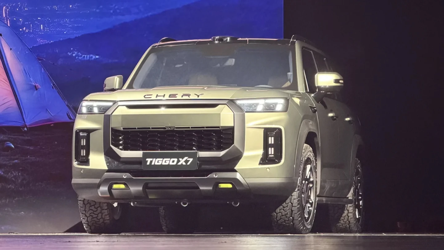 Chery Tiggo X7 mid-size rugged SUV exterior front
