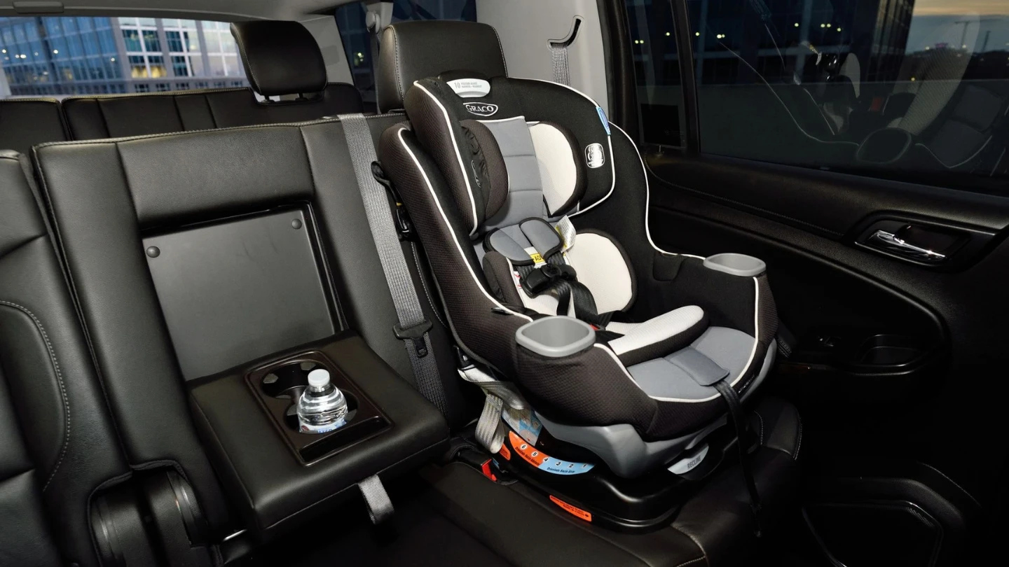 Child seat tethered to the mid-rear seat