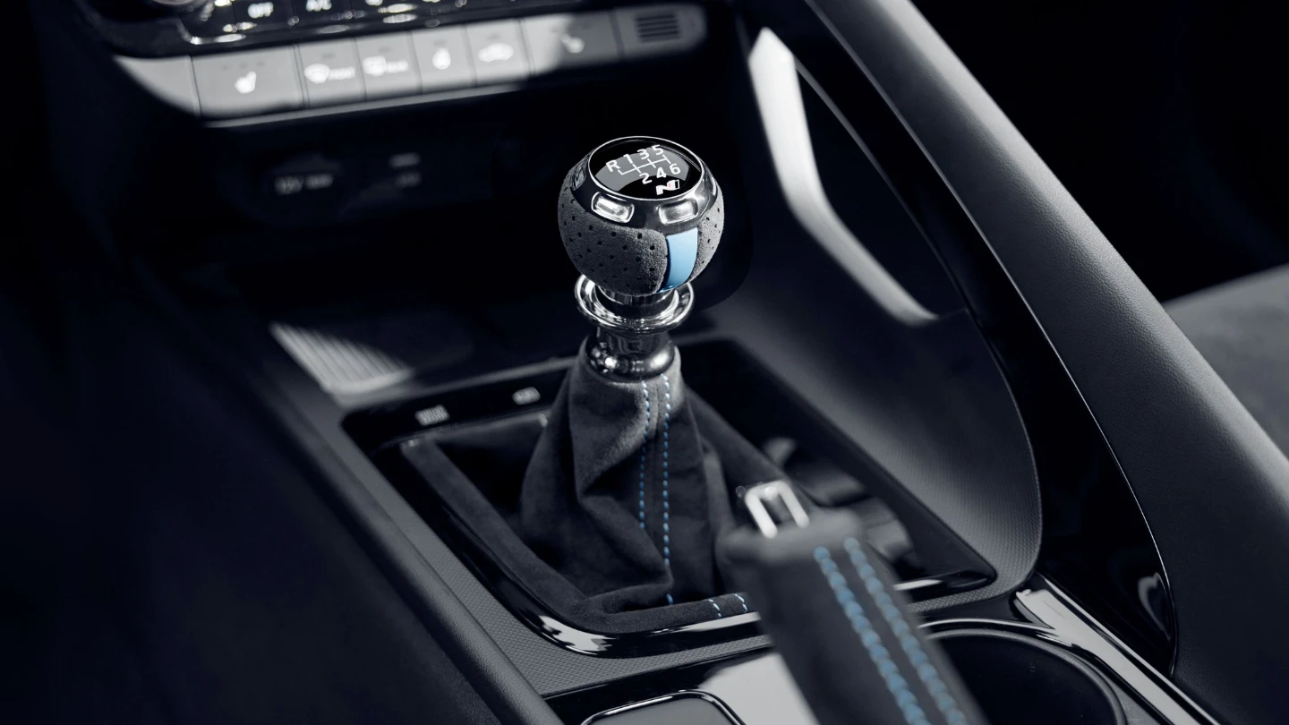 Hyundai i30 Sedan N Monochrome interior manual transmission shift
