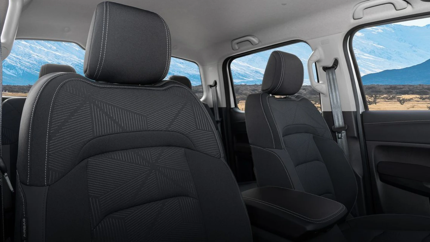 JMC Vigus dual cab ute interior front seats