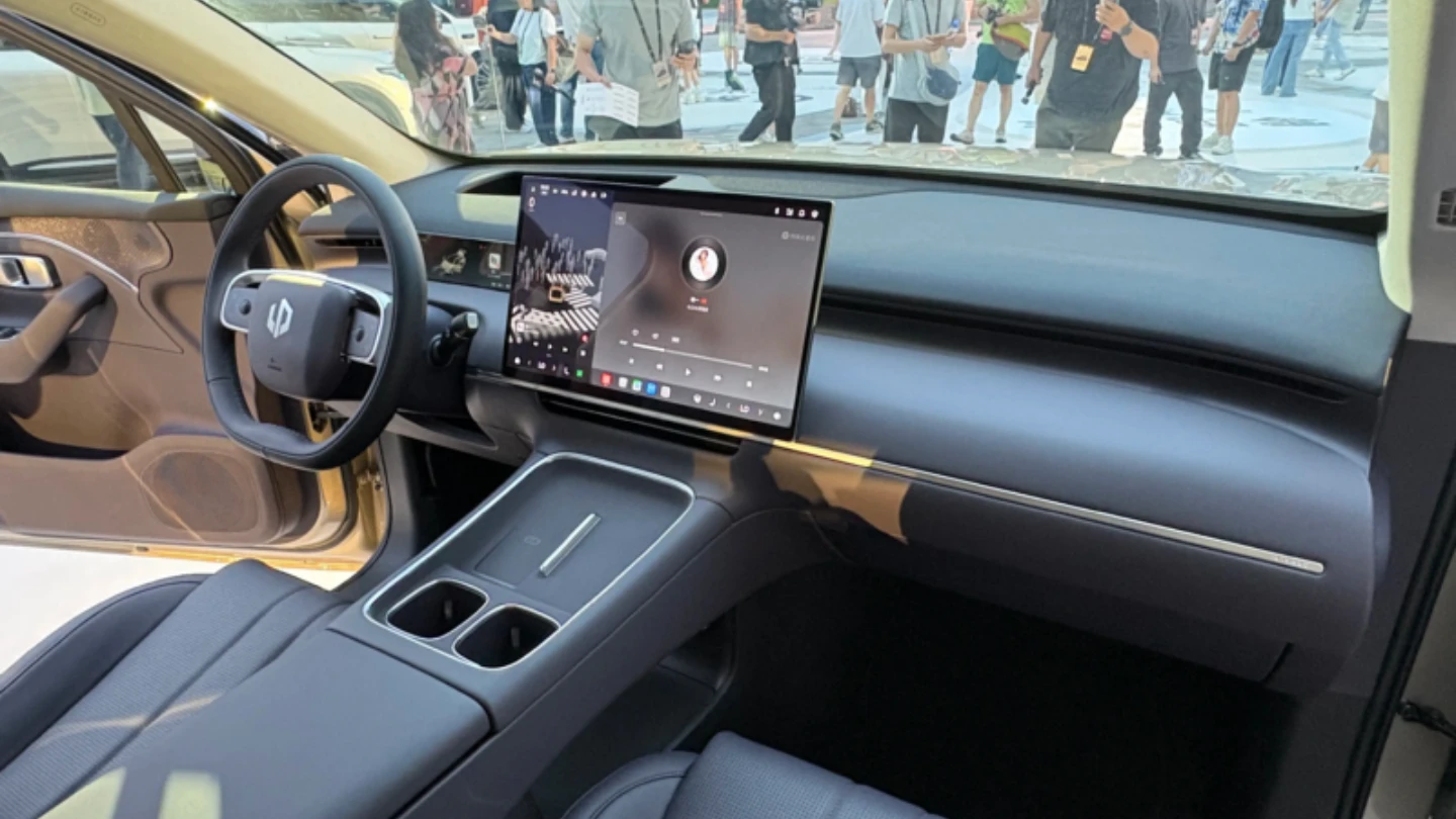 Leapmotor C16 large SUV China spec model interior