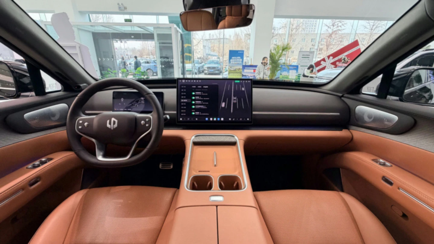 Leapmotor D19 large luxury SUV China spec model interior