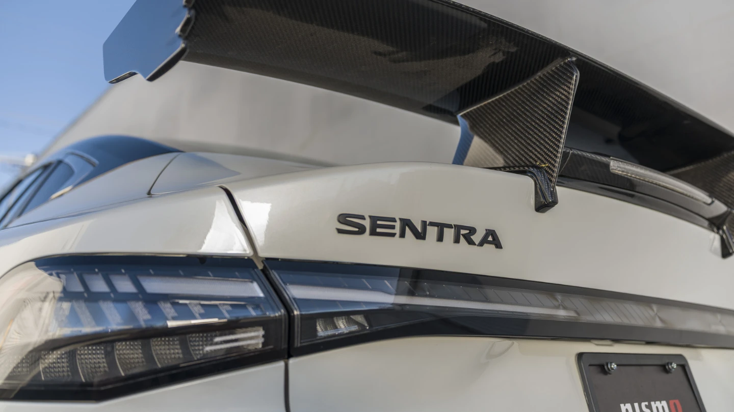 Nissan Sentra Spec-V Concept exterior rear spoiler