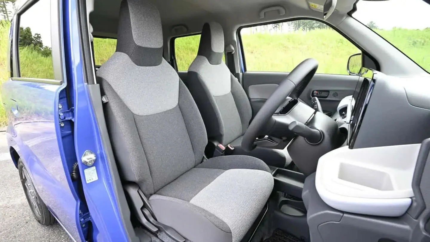 Suzuki eSky electric kei car interior front seats